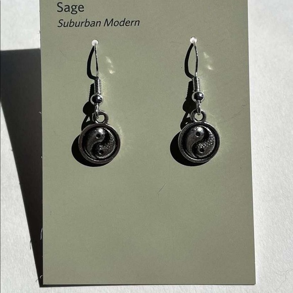 earrings - Picture 2 of 2